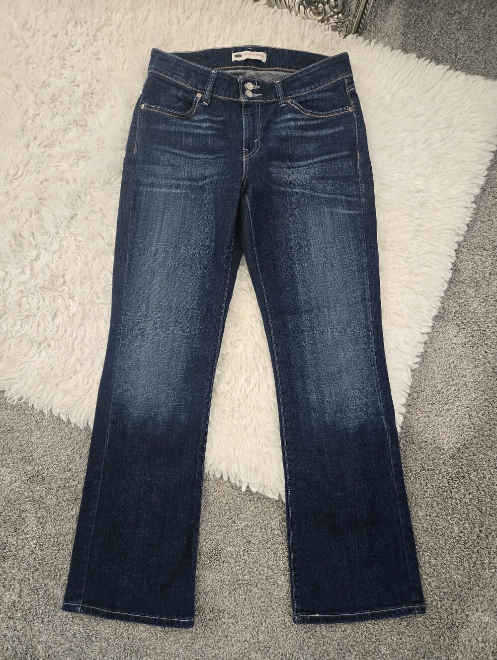 Levi's 529 Curvy Bootcut flap back pockets. Size 29.